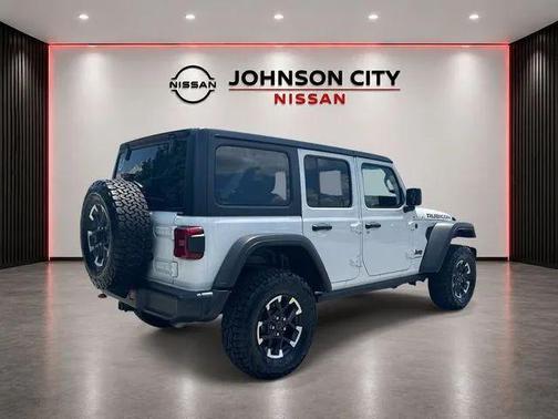 Bright White Clearcoat 2025 Jeep Wrangler Rubicon