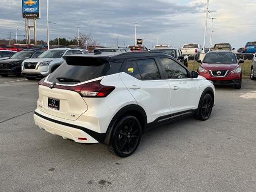 2023 Nissan Kicks SR
