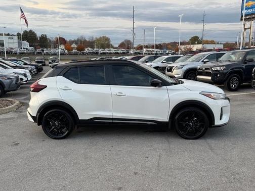 2023 Nissan Kicks SR