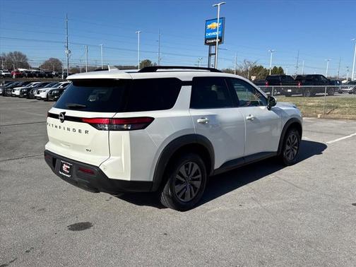 2024 Nissan Pathfinder SV