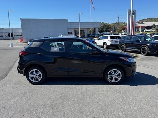 2025 Nissan Kicks Play S