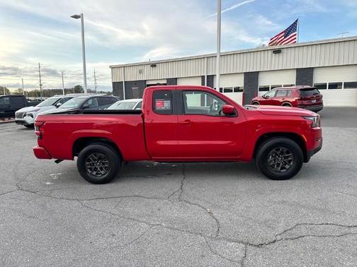 2024 Nissan Frontier SV