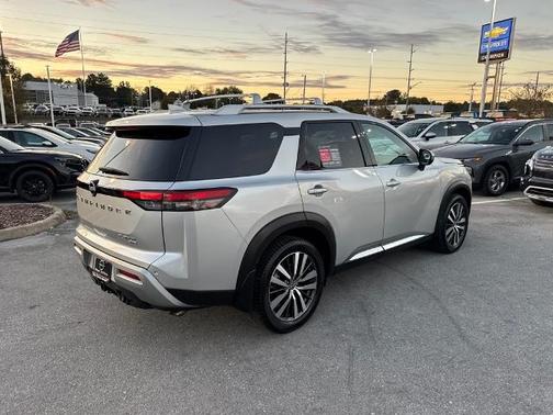 2022 Nissan Pathfinder Platinum
