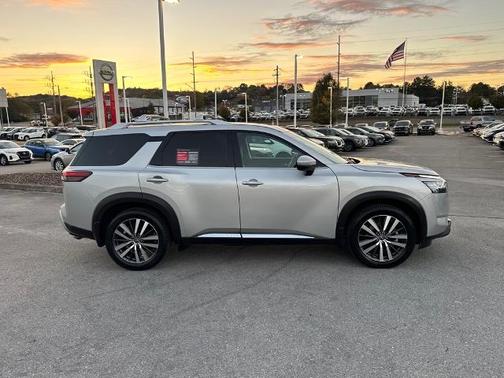 2022 Nissan Pathfinder Platinum