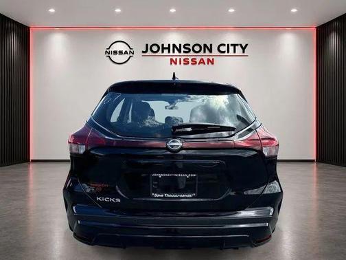 Super Black 2025 Nissan Kicks S