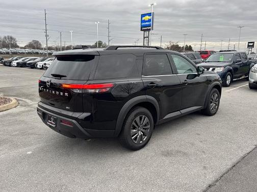 2024 Nissan Pathfinder SV