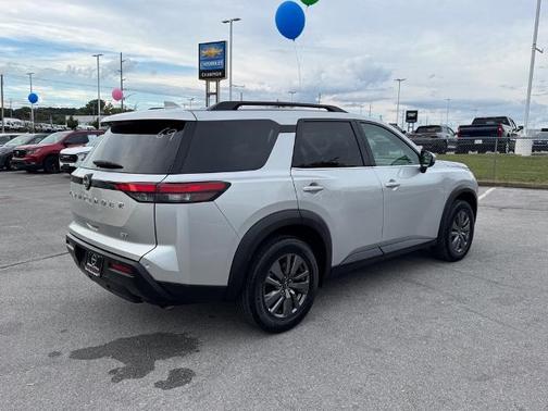 2024 Nissan Pathfinder SV