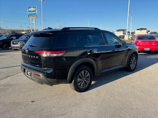 Black 2024 Nissan Pathfinder SV