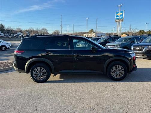 Black 2024 Nissan Pathfinder SV