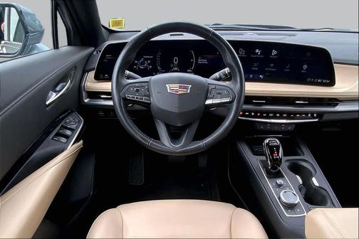 Argent Silver Metallic 2024 Cadillac XT4 Luxury