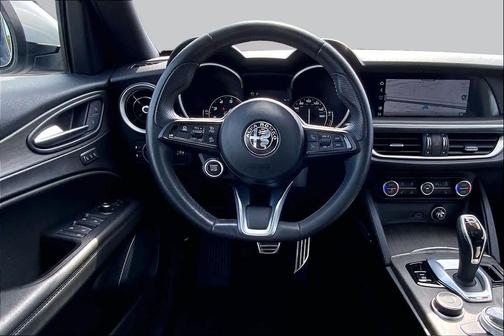 Moonlight Gray Metallic 2023 Alfa Romeo Stelvio Ti