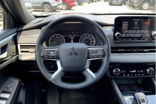 2022 Mitsubishi Outlander Black Edition 2WD