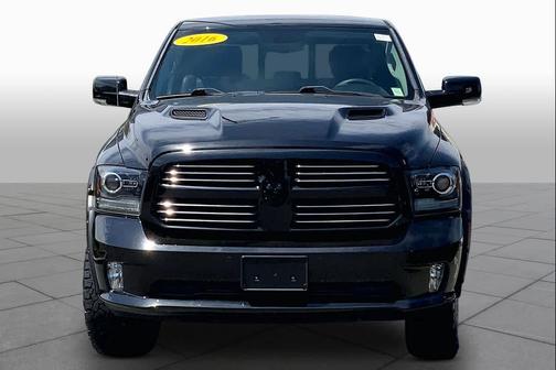 Brilliant Black Crystal Pearlcoat 2016 RAM 1500 Sport