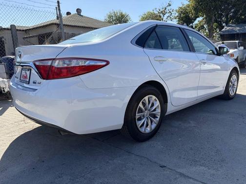 2017 Toyota Camry Hybrid SE