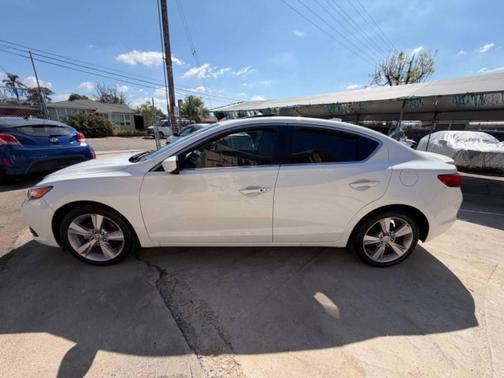 2013 Acura ILX 2.0L w/Premium Package