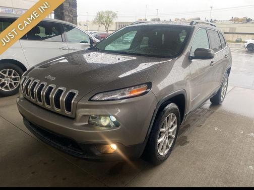 Light Brownstone Pearlcoat 2017 Jeep Cherokee Latitude