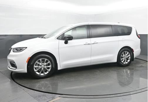 Bright White Clearcoat 2026 Chrysler Pacifica Limited