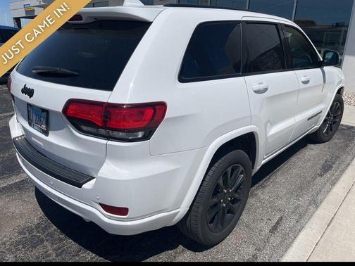 Bright White Clearcoat 2017 Jeep Grand Cherokee Altitude