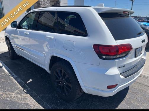 Bright White Clearcoat 2017 Jeep Grand Cherokee Altitude