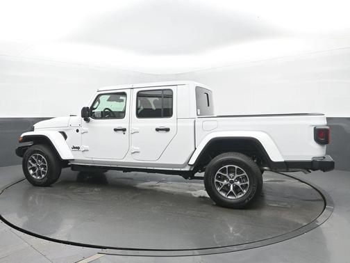 Bright White Clearcoat 2026 Jeep Gladiator Sport