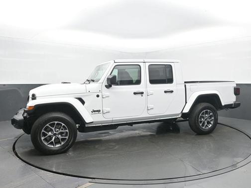 Bright White Clearcoat 2026 Jeep Gladiator Sport