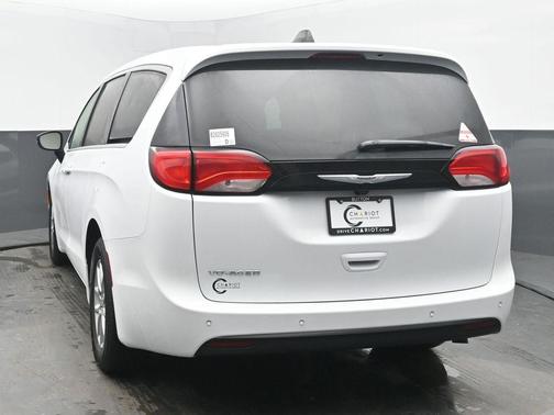 2026 Chrysler Voyager LX