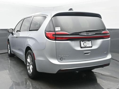 2023 Chrysler Pacifica Touring-L