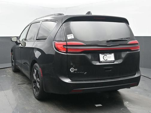 2021 Chrysler Pacifica Touring-L