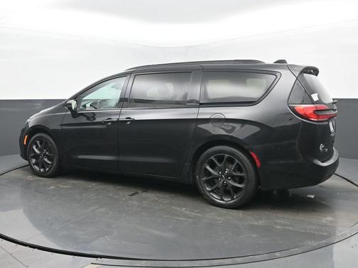 2021 Chrysler Pacifica Touring-L