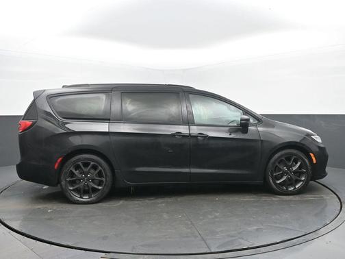 2021 Chrysler Pacifica Touring-L