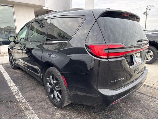 2021 Chrysler Pacifica Touring-L