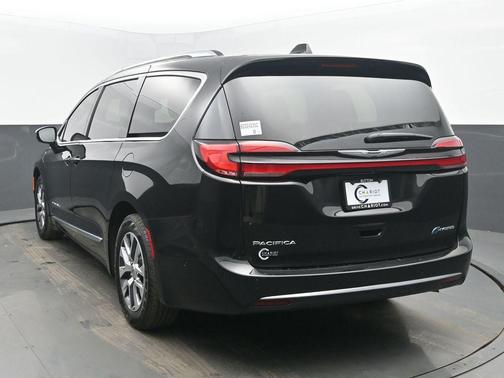 2025 Chrysler Pacifica Hybrid Pinnacle