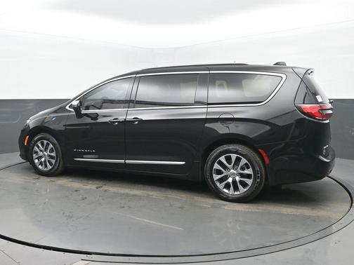 2025 Chrysler Pacifica Hybrid Pinnacle
