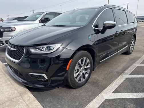 2025 Chrysler Pacifica Hybrid Pinnacle