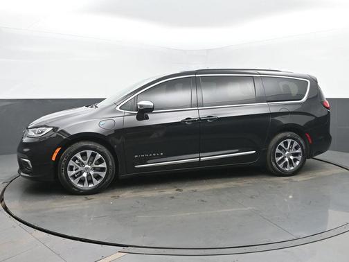 2025 Chrysler Pacifica Hybrid Pinnacle