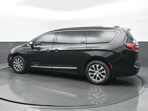 2025 Chrysler Pacifica Hybrid Pinnacle