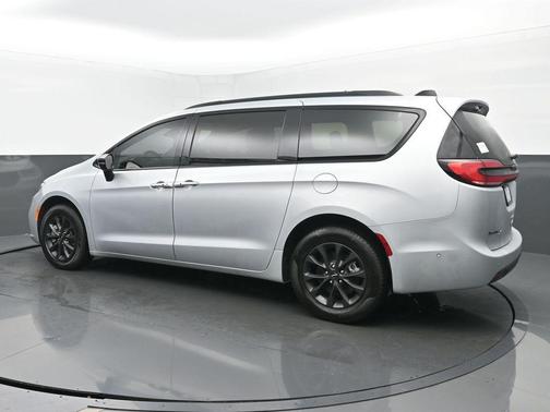 2024 Chrysler Pacifica Touring-L