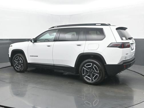 Bright White Clearcoat 2026 Jeep Cherokee LAREDO/LIMITED