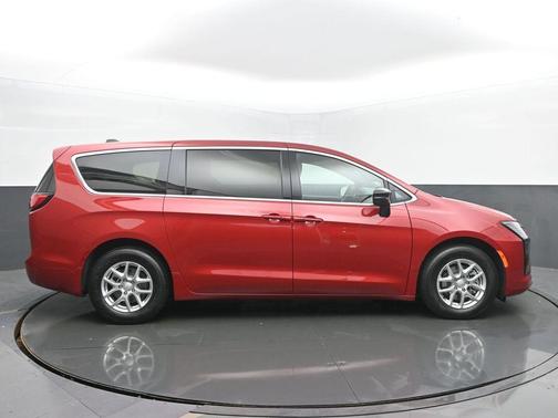 PR6 2027 Chrysler Pacifica SELECT