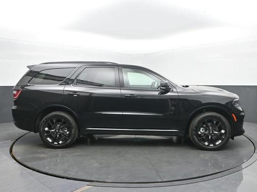 DB Black Crystal Clearcoat 2026 Dodge Durango GT