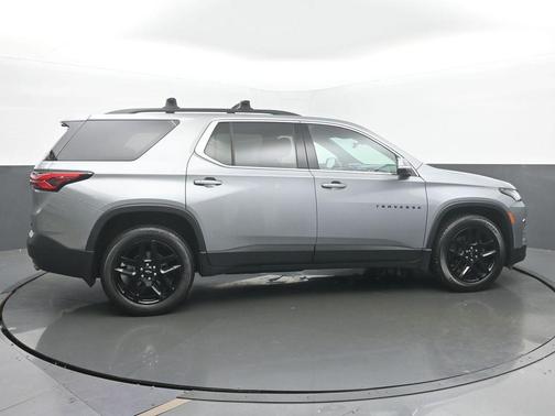 Sterling Gray Metallic 2023 Chevrolet Traverse LT Cloth