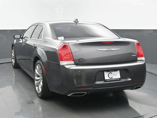 2021 Chrysler 300 Touring