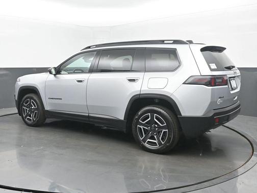 Silver Zynith Clearcoat 2026 Jeep Cherokee LAREDO/LIMITED