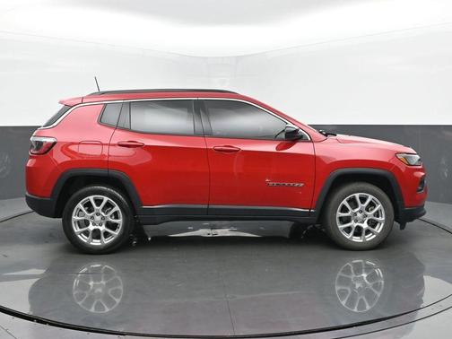 2023 Jeep Compass Latitude Lux