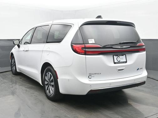 2025 Chrysler Pacifica Hybrid Select