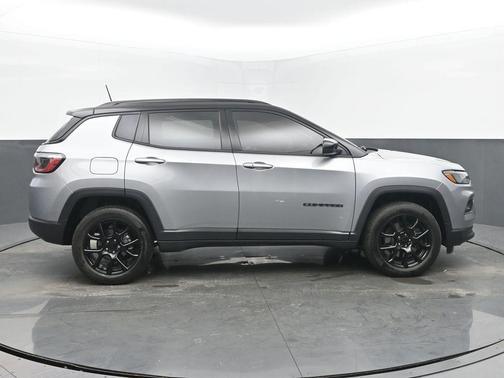 2023 Jeep Compass Altitude