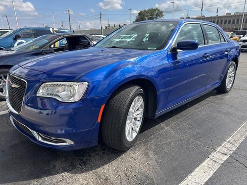 2018 Chrysler 300 Touring