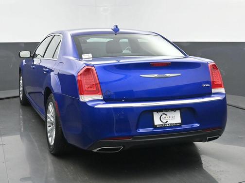 2018 Chrysler 300 Touring