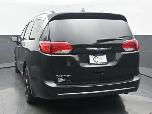 2018 Chrysler Pacifica Touring-L