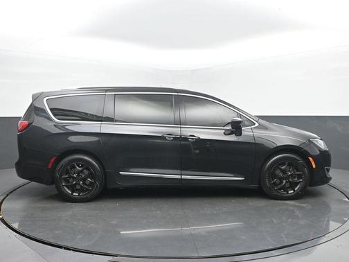 2018 Chrysler Pacifica Touring-L